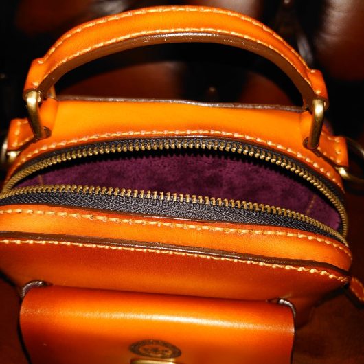 Trapezium shoulder Bag - Image 3
