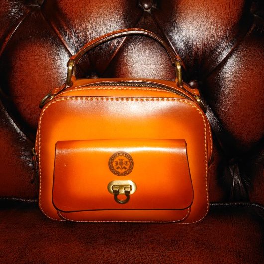 Trapezium shoulder Bag - Image 4