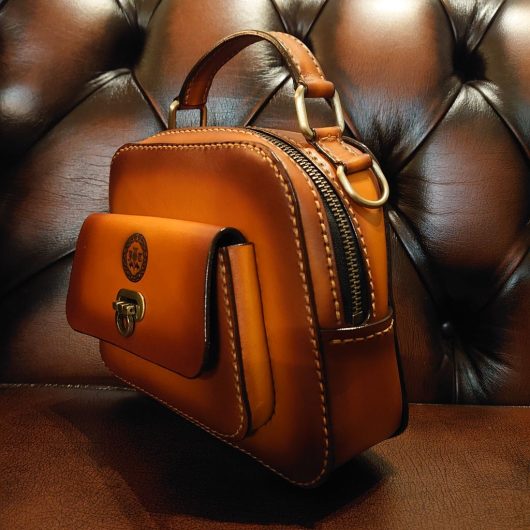 Trapezium shoulder Bag - Image 7