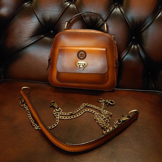 Trapezium shoulder Bag - Image 8